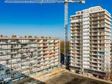 Nieuw sportcomplex en renovatie sociale woonblokken in Peterbos