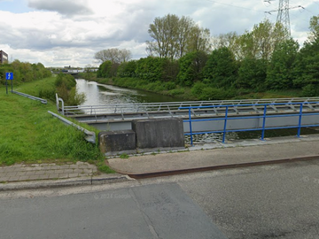 Jongeman uit Schaarbeek overleden na duik in kanaal: 'Zocht verfrissing met vrienden'