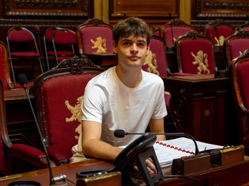 Jongste senator van het land wil studenten laten blokken in Senaat