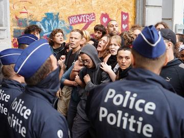 DEBATTEER MEE: Is geweld gerechtvaardigd om krakers uit een pand te zetten?