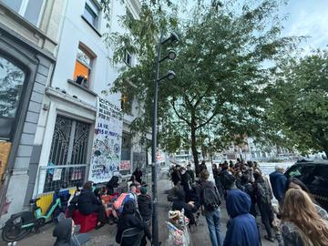Honderdtal sympathisanten probeert uitzetting collectief Zone Neutre te voorkomen