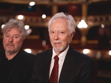 Nobelprijs­winnaar Coetzee kondigt nieuwe opera in De Munt aan tijdens VUB-uitreiking