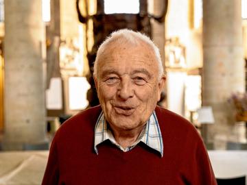 Priester Daniël Alliët: ‘Naar het nieuws kijken is mijn avondgebed’