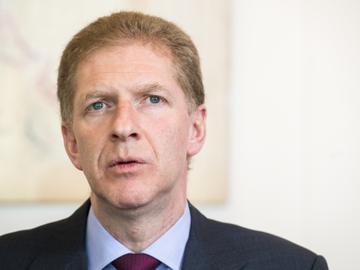 Bouchez verdedigt benoeming ex-CEO Dexia als voorzitter SFPIM, linkse oppositie steigert