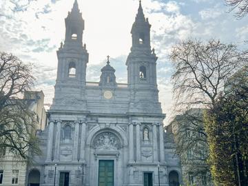 Gevel Sint-Jozefkerk in Europese Wijk gerenoveerd: 'Kerk straalt opnieuw'