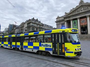 Olie onder het kanaal en zwevende politiemotoren: Brussel in de ban van 1 april