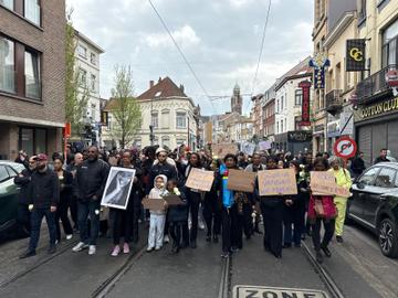 200 mensen houden stille mars voor vermoorde Gloria in Schaarbeek