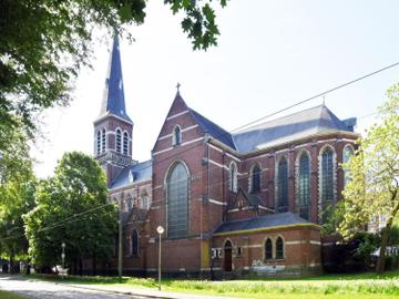 Na afbrokkelend plafond zoekt Sint-Lambertuskerk in Laken geld voor renovatie