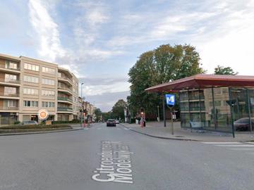 Bus van MIVB en politie bekogeld in Laken