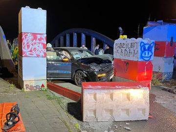 Brandweer knipt auto open om chauffeur te redden in Schaarbeek