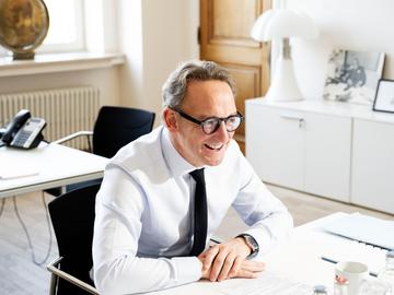 Dilliès trapt ronde langs 19 gemeenten af en moet brandje blussen in regering