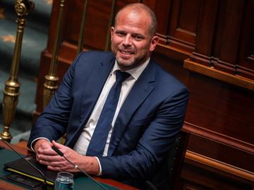 Kritiek Kamerleden laat Francken onberoerd: 'Geen sprake van leugens of paniekzaaierij'