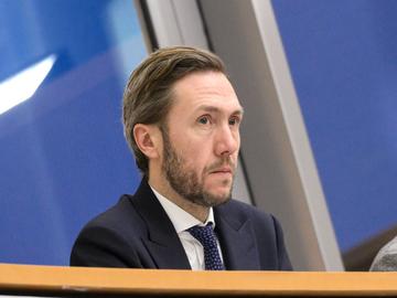 Zes maanden De Gucht: 'Hij is maagdelijkheid verloren door Brusselse regering'