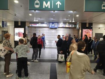 Metrohalte Zuidstation tijdlang afgesloten door 'mogelijke verdachte in het station'