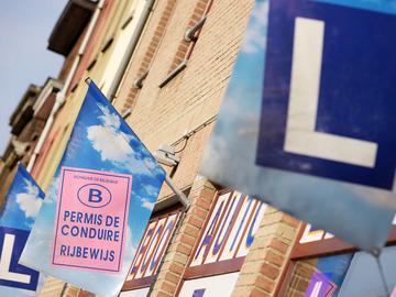Gezin opgepakt na fraude bij theoretisch rijexamen in Anderlecht en Schaarbeek