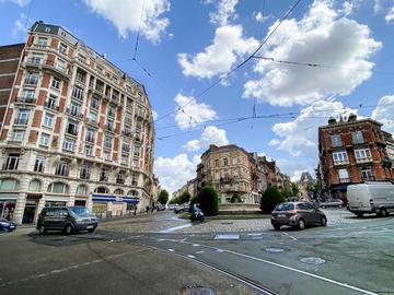 Granaat gegooid naar café aan de Bareel van Sint-Gillis, verdachte kan ontkomen