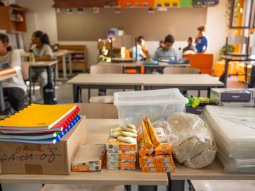 Brusselse school zet lege stoel in elke klas uit steun voor Palestijnse leerlingen