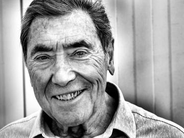 Wielerlegende Eddy Merckx opnieuw opgenomen in ziekenhuis met problemen aan de heup