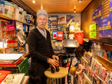 Christian verkoopt kranten in Justitiepaleis: 'Advocaten komen bij mij hun hart luchten'