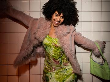 Performancekunstenaar Rachel Hansoul: 'Ik trakteer mezelf graag op een paaldansoutfit'