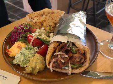 Madame Beta serveert Griekse specialiteiten in de Vlaamsesteenweg