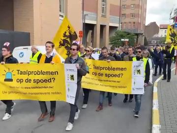 Vlaamse Volksbeweging voert actie aan Sint-Pietersziekenhuis voor tweetalige spoeddienst