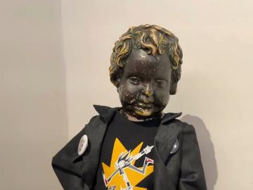 Air Guitar Belgium viert tiende editie met een outfit voor Manneken Pis