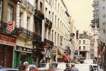 De Steenstraat in de jaren 1980, waar toen de hoofdingang van de Ancienne Belgique was
