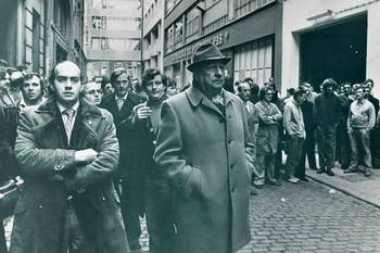 Faillissement De Standaard straatprotest in 1976 onder leiding van directeur-generaal van de nv Hoste, uitgever Het Laatste Nieuws, Albert Maertens