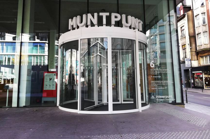 Muntpunt op het Muntplein, communicatiehuis, bibliotheek en ontmoetingsplek voor (Nederlandstalige) Brusselaars