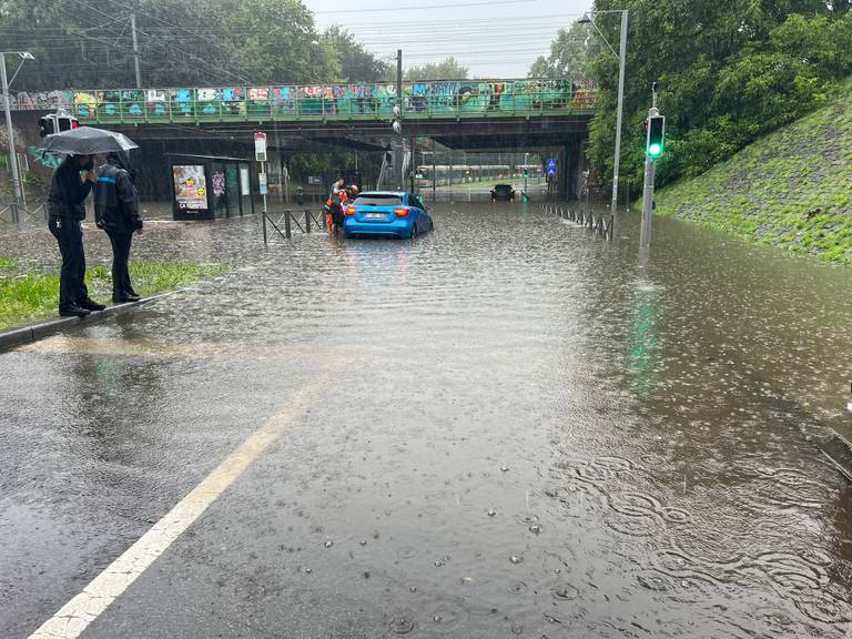 1 september 2023: wateroverlast in Brussel na hevige regen op korte tijd, waarbij onder andere de Tentoonstellingslaan in Jette, nabij het Koning Boudewijnpark onder water liep