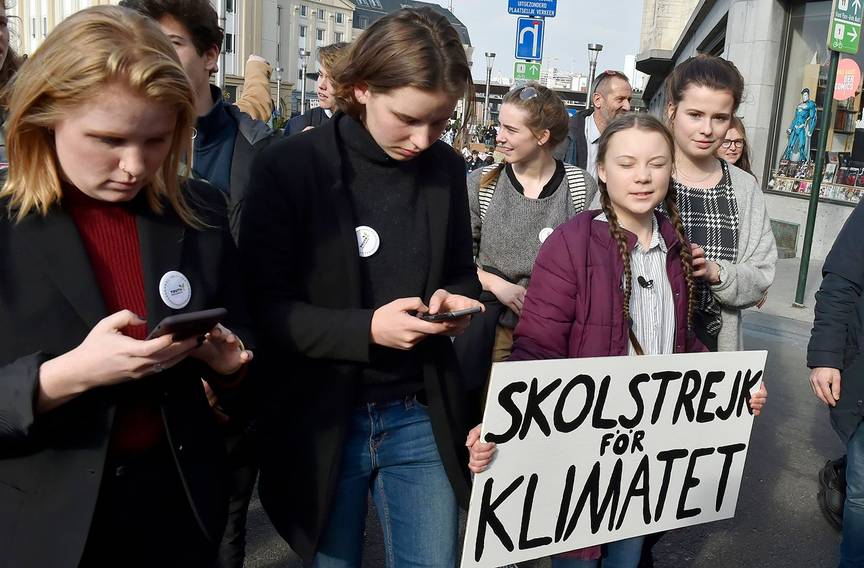 21 februari 2019: 'Spijbelen voor het klimaat', een initiatief van Youth For Climate, voor de zevende donderdag op rij Kyra Gantois, Anuna De Wever en Greta Thunberg