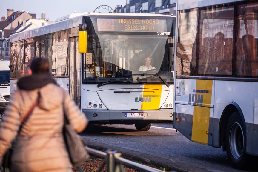 20190328 verkeer bus delijn de lijn noordstation bussen Sainctelette