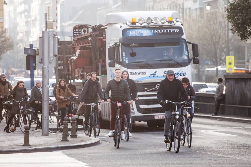 20190328 verkeer mobiliteit pascal smet vrachtwagen fiets fietser fietsers Ijzer Sainctelette
