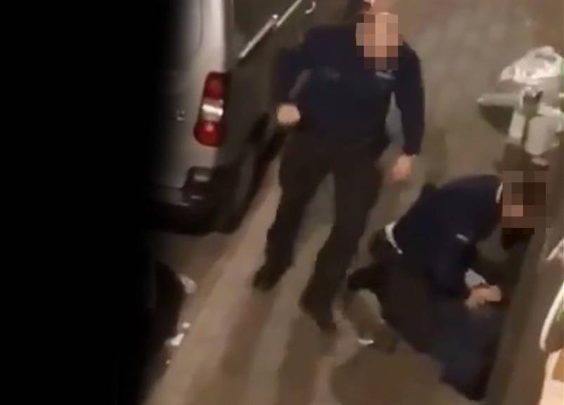 Een still uit de video van het politiegeweld in de Pastorijstraat in Sint-Jans-Molenbeek