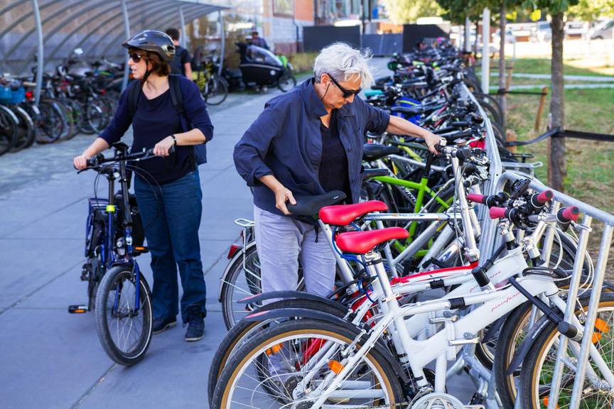 Fietsenstallingen op de fietsbeurs BikeBrussels in Thurn & Taxis in 2019