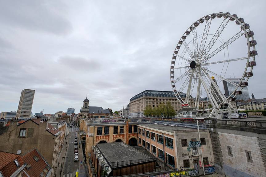 The Giant Wheel, het reuzenrad op het Poelaertplein, toeristische attractie met zicht op Brussel