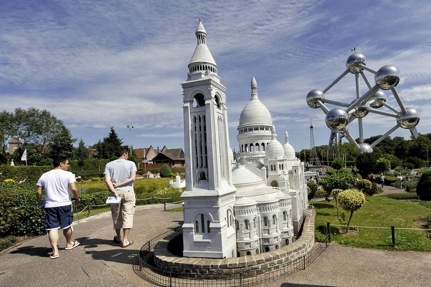 Mini-Europa in 2009, waar de Parijse Sacré Coeur en het Atomium naast elkaar staan