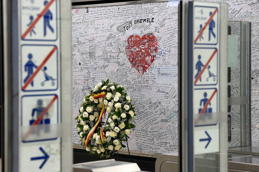 de herdenkingsplechtigheid in metrostatrion Maalbeek op 22 maart 2021, precies 5 jaar na de aanslagen van 22 maart 2016