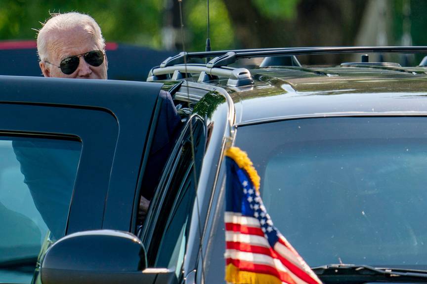 19 mei 2021: de Amerikaanse president Joe Biden stapt in 'The Beast', de presidentiële limousine, in Washington DC