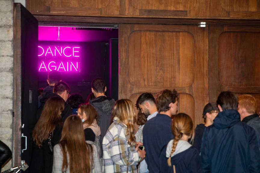 1 oktober 2021: na 18 maanden gedwongen sluiting door de coronamaatregelen mogen nachtclubs, zoals hier Chez Ginette, terug openen 