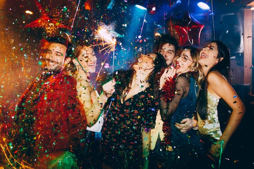 20221220 party confetti nieuwjaar dancing feest uitgaan