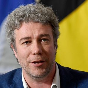 Alain Maron (Ecolo) tijdens een persconferentie van de onderzoekscommissie Samusocial in februari 2018