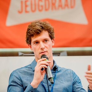 Franc Bogovic (Open VLD) tijdens een presentatie voor de jeugdraad