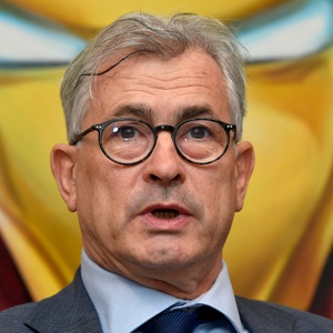 Bernard Clerfayt (Défi), Brussels minister, belast met werk, beroepsopleiding en digitalisering