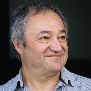Rudi Janssens (VUB), professor meertaligheid en senior researcher aan het Brussels Informatie-, Documentatie- en Onderzoekscentrum (BRIO)