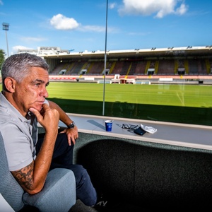 Thierry Dailly, voorzitter van voetbalclub RWD Molenbeek, in het Edmond Machtensstadion