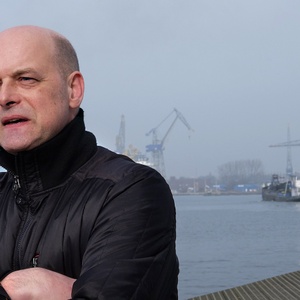 Amsterdams stedenbouwkundige Arjan Klok op de site waar Haven-Stad komt.