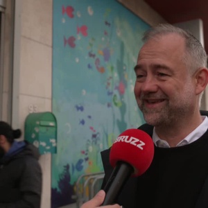 Gemeenteraadsverkiezingen 13 oktober 2024: Dirk De Block (PVDA) voor de microfoon van BRUZZ