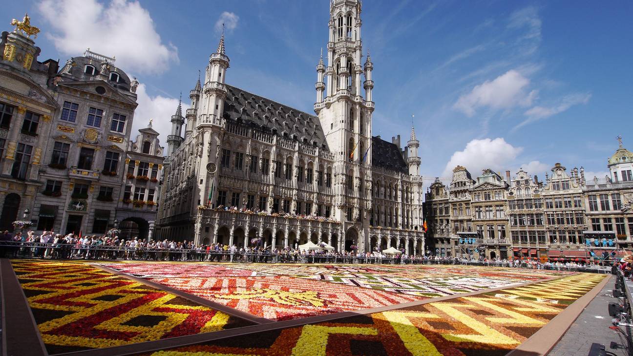 Grote Markt met bloementapijt